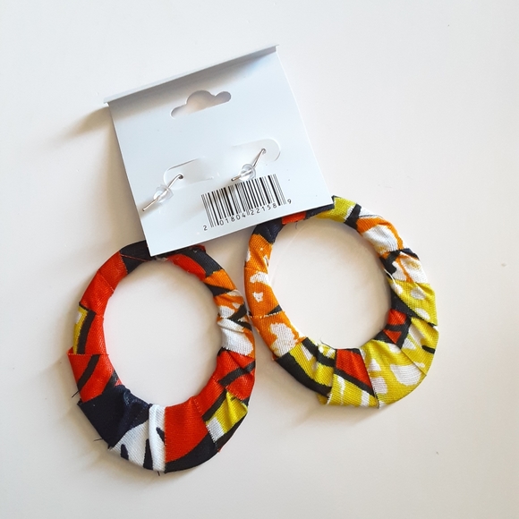 Eve Collection Dangle Earrings - Picture 6 of 7